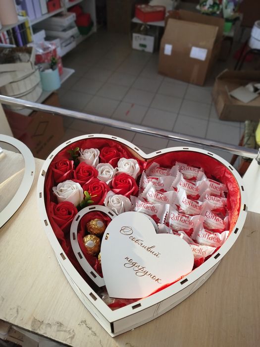 Подарунки день закоханих день святого Валентина бокс мильні квіти
