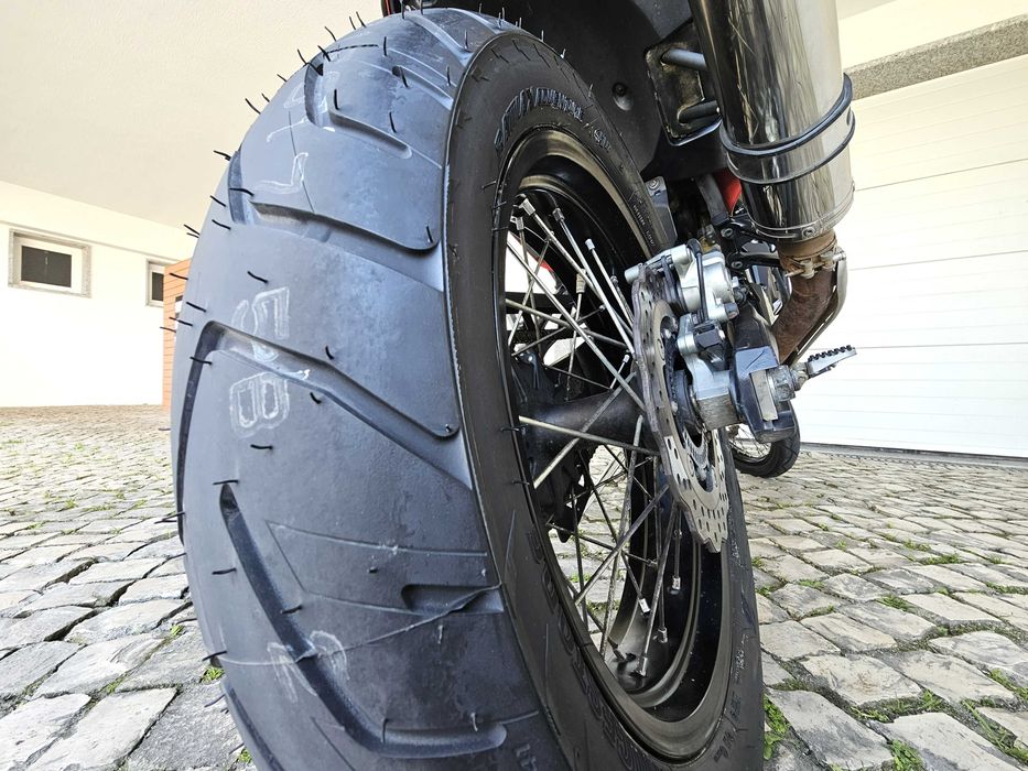 Yamaha Tenere 700 com Top Case e livro de revisões carimbado