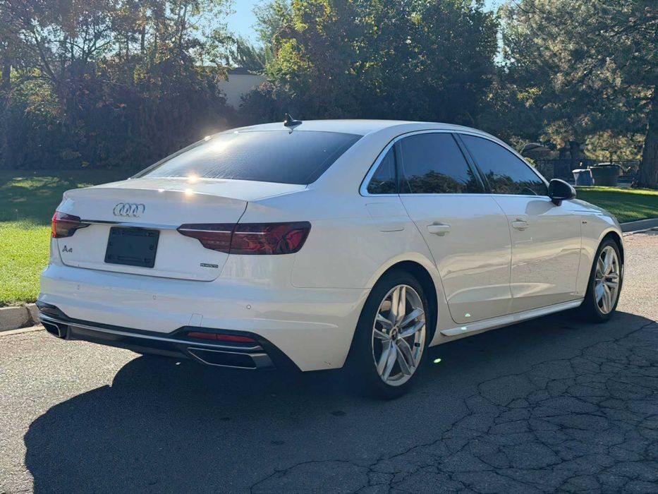 Audi A4      2022