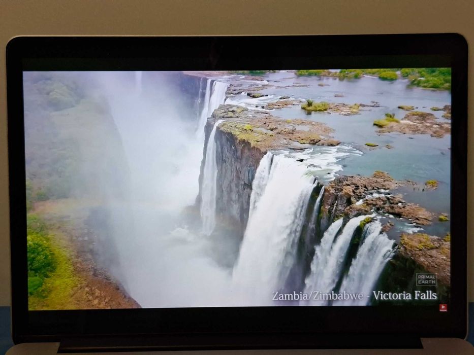 MacBook Pro Ecrã Retina de 15,4" Intel Core i7 - 2,5 Ghz l 16 Gigas Memória RAM DDR 4 | Disco SSD de alta velocidade | Gráfica Iris Pro 1536 MB | NOVO