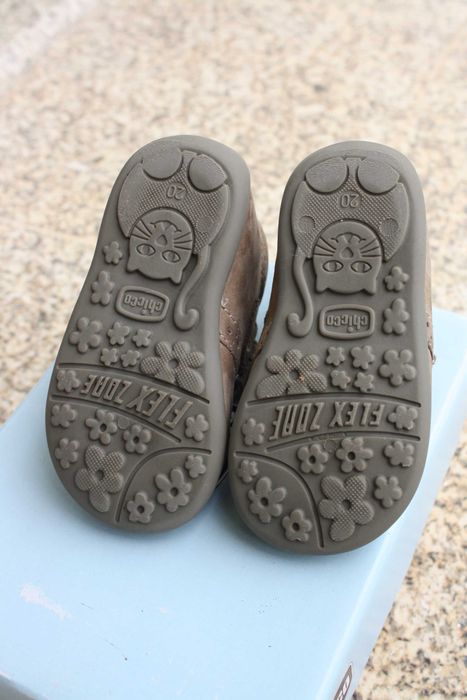 Bota de menina em pele da Chicco