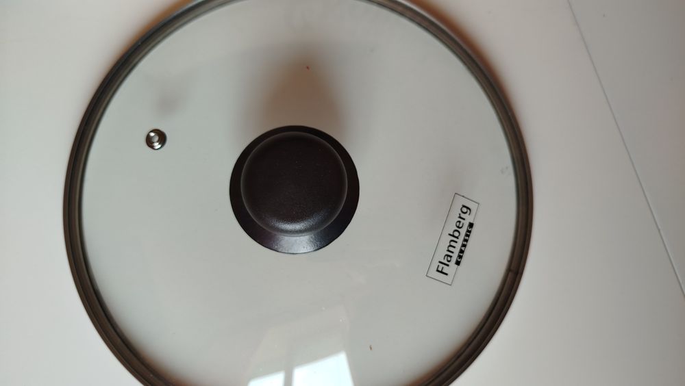 Сковорода чавунна 24х6 нова з кришкою