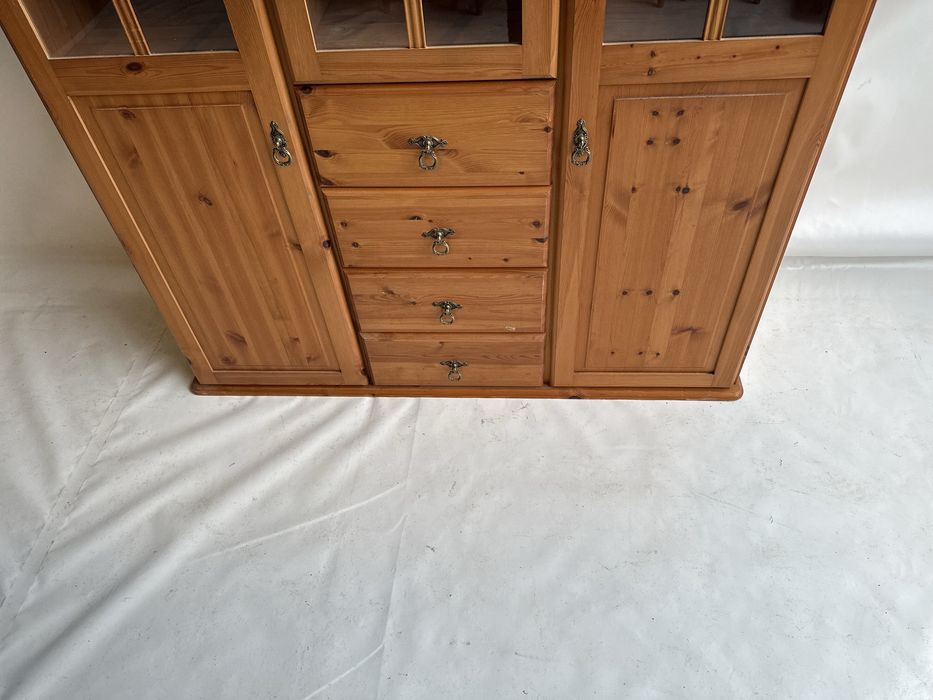 Duza komoda z litego drewna