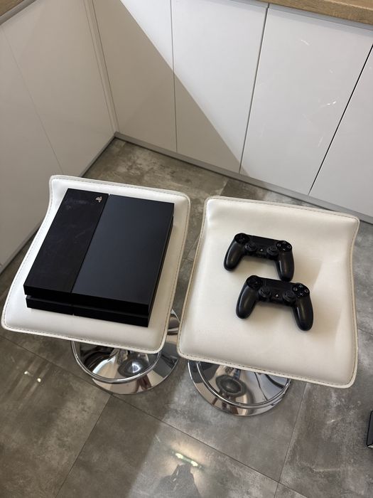 Playstation 4 500GB 2 pady plus Wiedzmin 3 Dziki Gon
