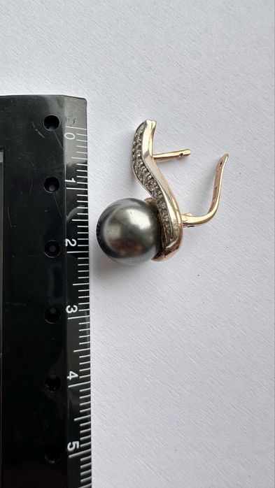 Серьги золотые 585 с серым жемчугом вес 9,51 гр сережки