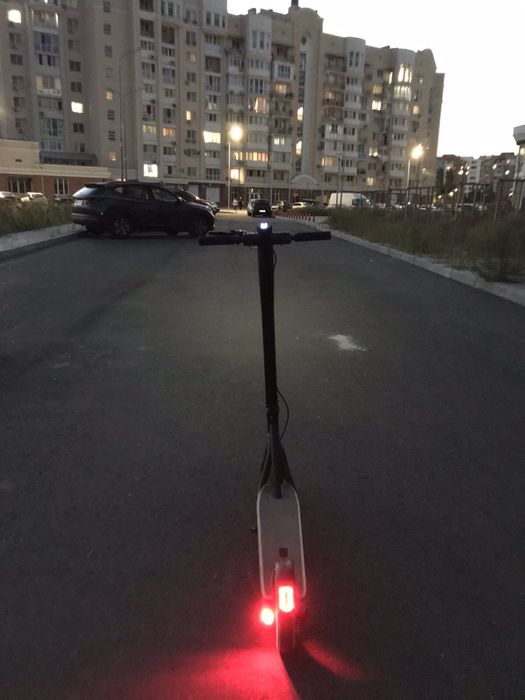 Електросамокат Giant U9 pro 600