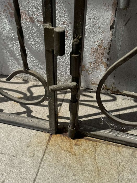 Металлическая решетка - двери