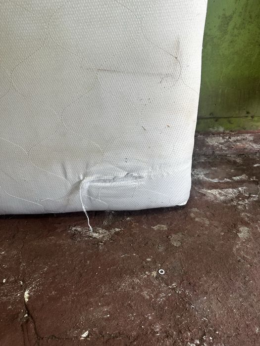 Двуспальная кровать с подъемным механизмом