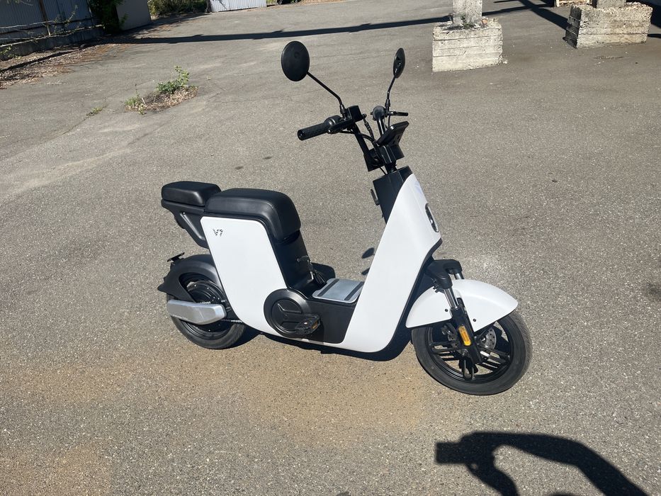 Электроскутер Yadea V7