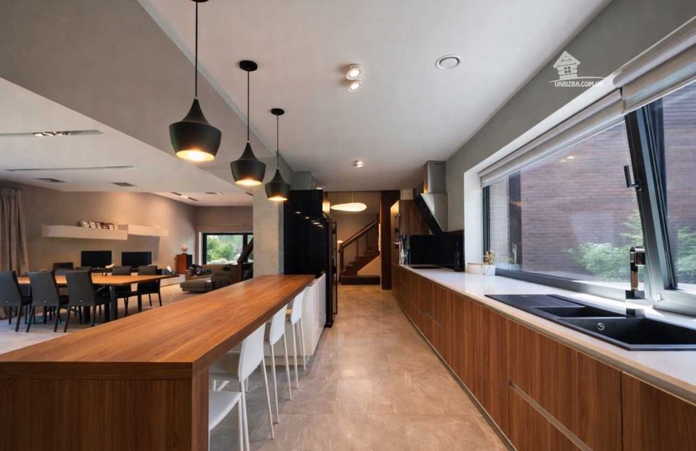 Новий будинок VIP-рівень. High-tech. Кінотеатр, сауна. До 20 осіб.