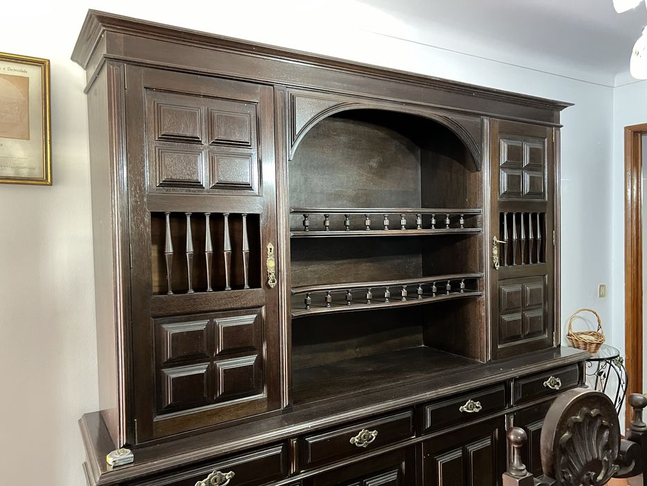 Móvel de sala, completo, loiceiro, estilo clássico em castanho