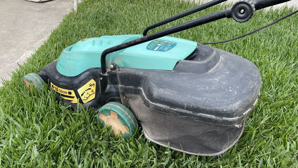 Maquina de cortar a relva BLACK & DECKER