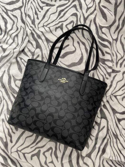 Stylowa torebka Coach czarna monogram