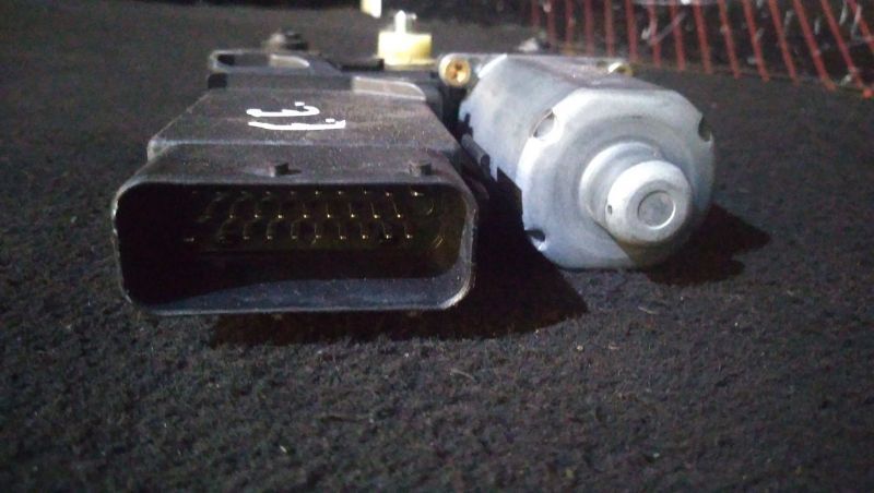 Motor Do Elevador Porta F.E Volkswagen Passat (3B3)