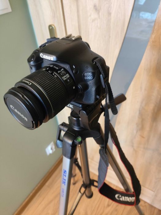Canon EOS 600D + EFS 18-55mm