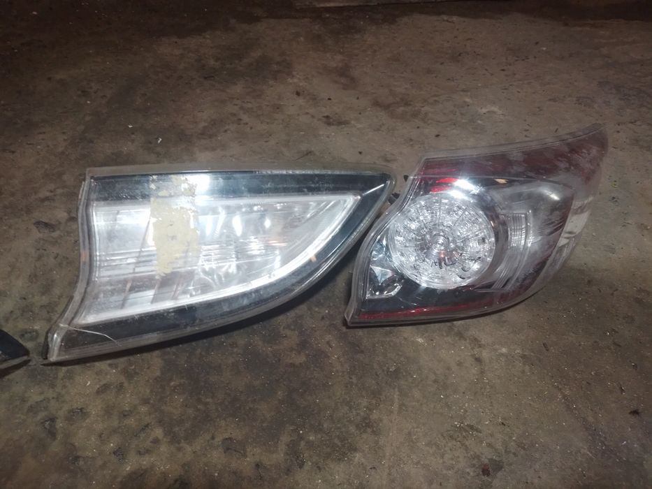 Продам задние стопы Mazda 3 2010 год  хачбек