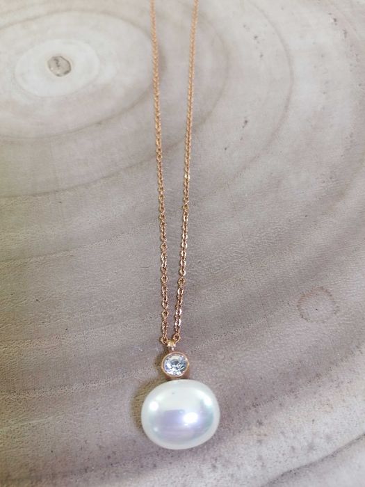 Colar com pérola em dourado - Aço