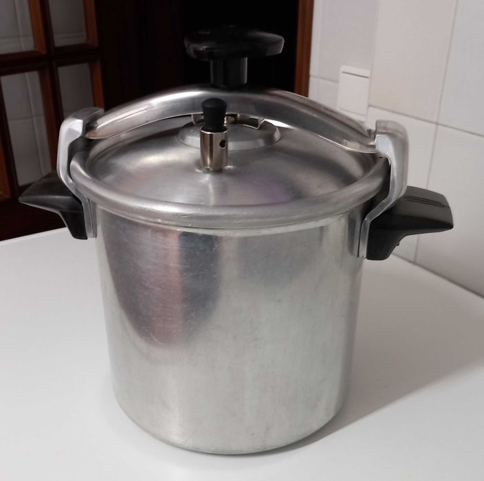 PANELA DE PRESSÃO Made in PORTUGAL SILAMPOS DE 8 Lts.Casa Cozinha Restauração.