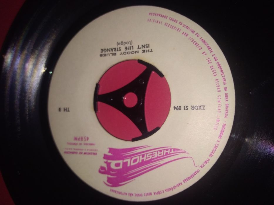 Raro vinil single The Moody Blues – Isn't Life Strange 1972