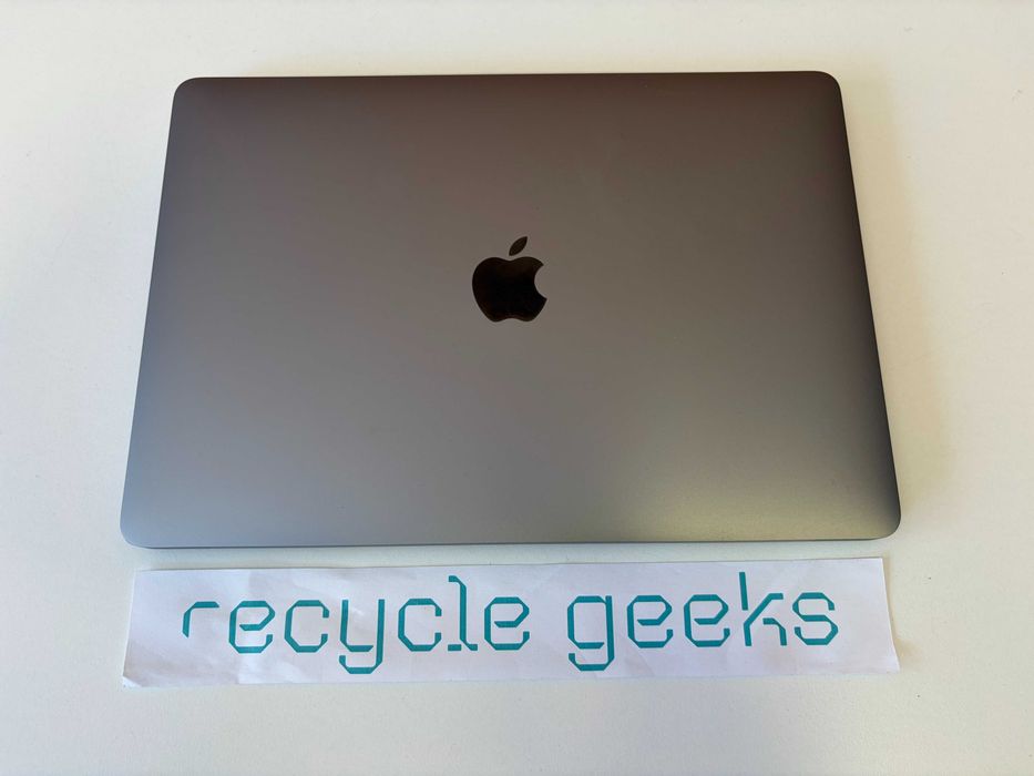 Apple Macbook Pro A2338 2020 M1 16GB Ram 256GB SSD macOS Tahoe