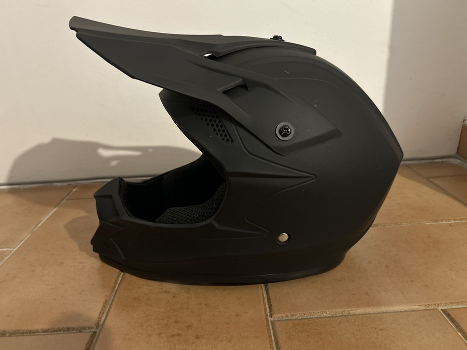 Capacete usado apenas 4 vezes