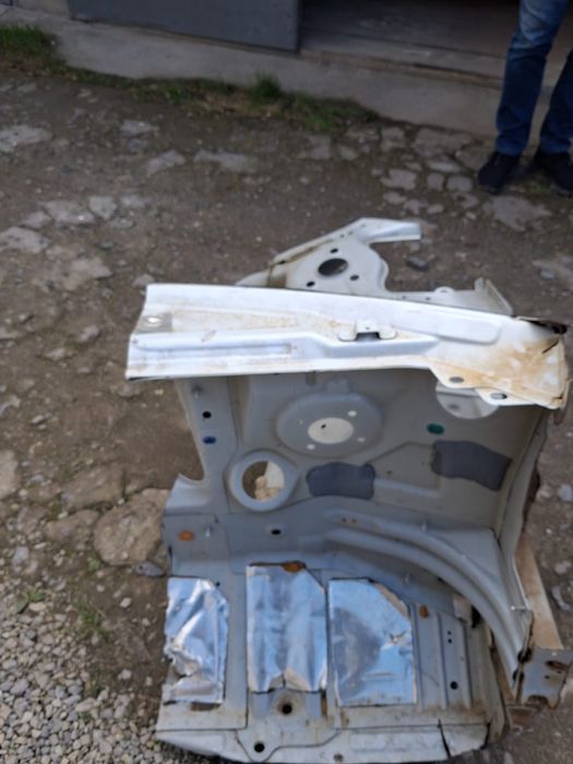 Лонжерон Tesla 3