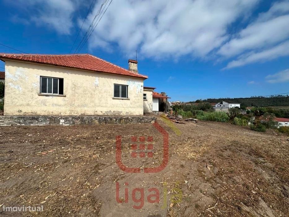 Moradia T4 em Reconstrução - Barrocaria / Olival!