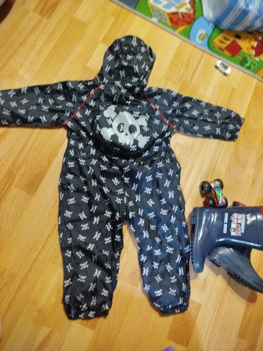 Комбінезон, дощовик, вітровка