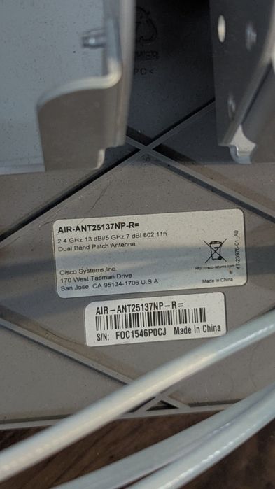 Антена Cisco AIR-ANT25137NP-R=

2.4 GHz 13 dBi/5 GHz 7 dBi 802.11n

D