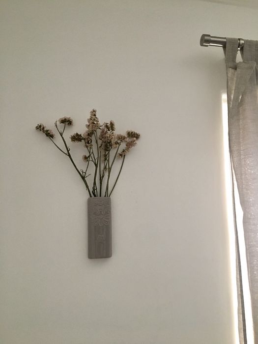 Ceramic wall vase424074399366533120