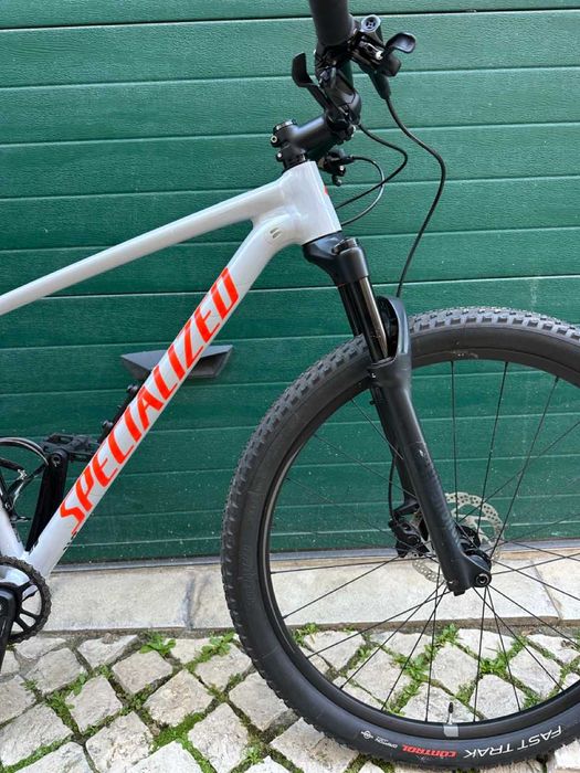 Specialized Chisel Comp Mountain Bike - Size Medium - 2020