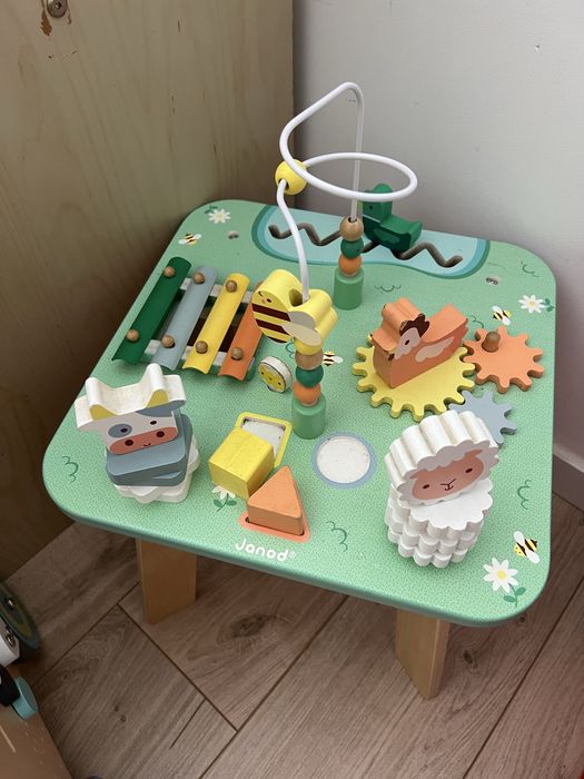 Mesa de atividades infantil