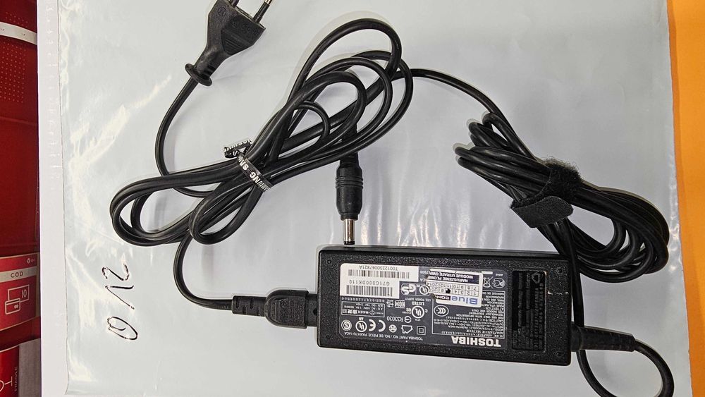 Zasilacz od laptopa TOSHIBA 19V/3,42A 012