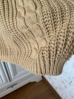 sweter golf w kolorze karmelowym