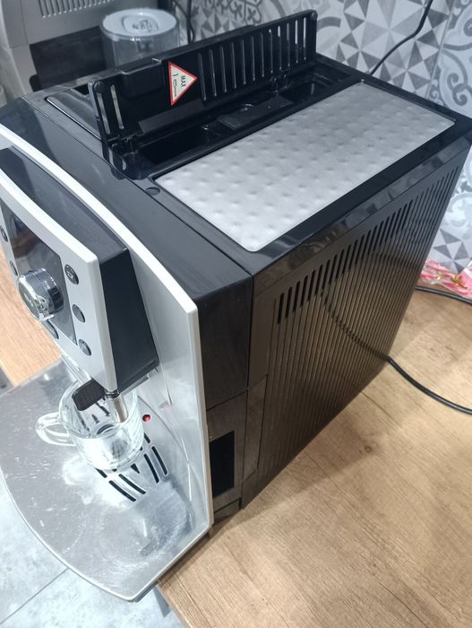 Ekspres ciśnieniowy do kawy DeLonghi Perfecta Cappuccino