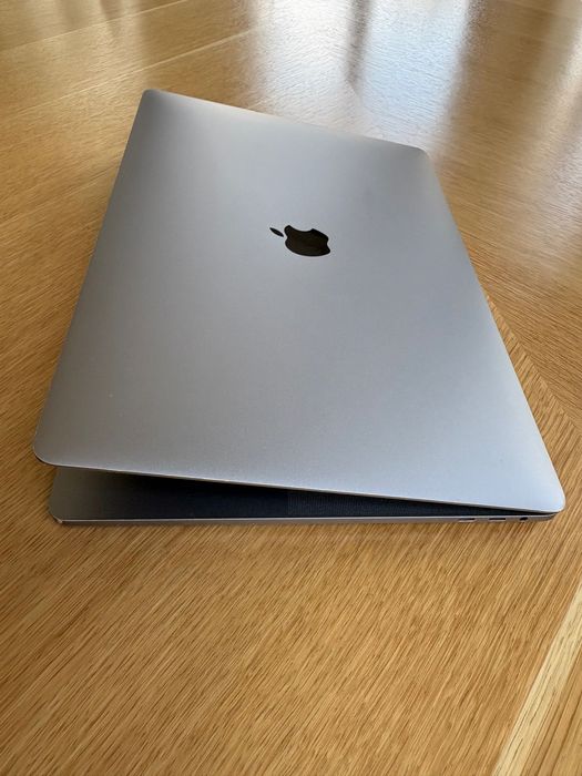 MacBook Pro 15", 32 GB RAM,  Intel Core i9, 2019 r. NOWA BATERIA