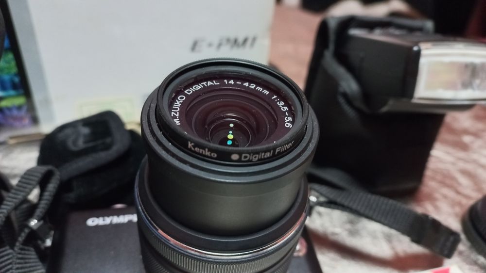 Фотоаппарат olympus e pm1+вспышка,объектив и много нужных аксесуаров