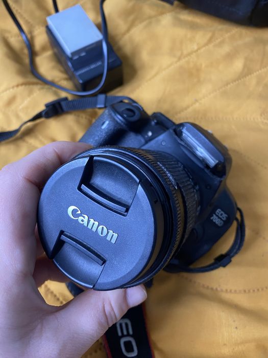 Фотоапарат Canon 700D