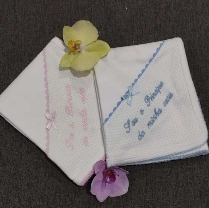 Babetes, fraldas e toalhas de banho