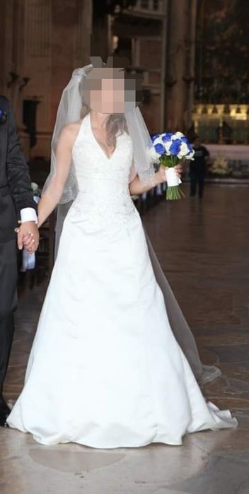 Vestido e véu de casamento