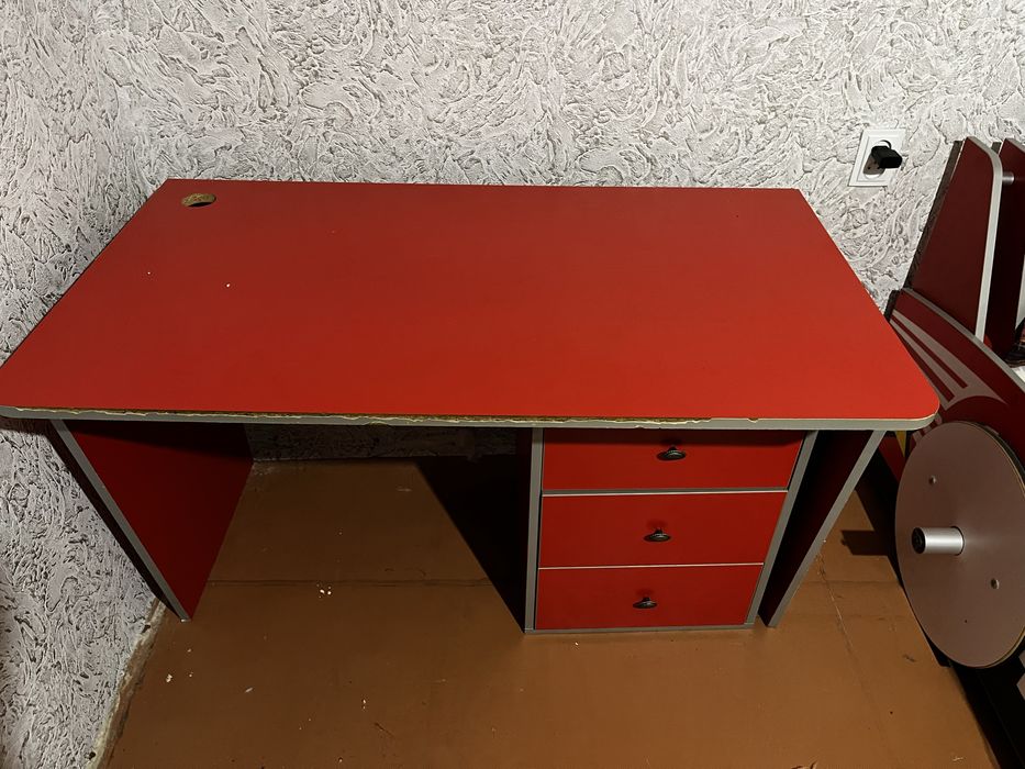 комплект стіл + ліжко