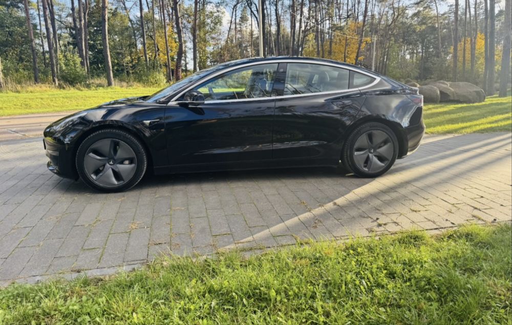 Оренда Tesla для таксі 390+ км