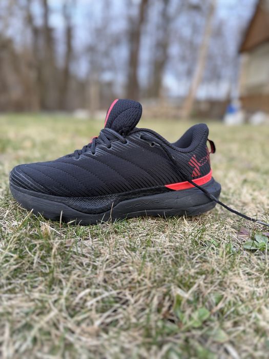 Кросівки майже нові!