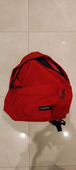Mochila Eastpak vermelha NOVA