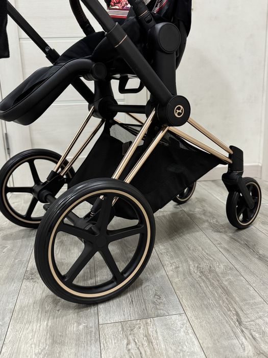 Cybex Priam 4.0 Blossom Light на шасі Rosegold (рожеве золото)