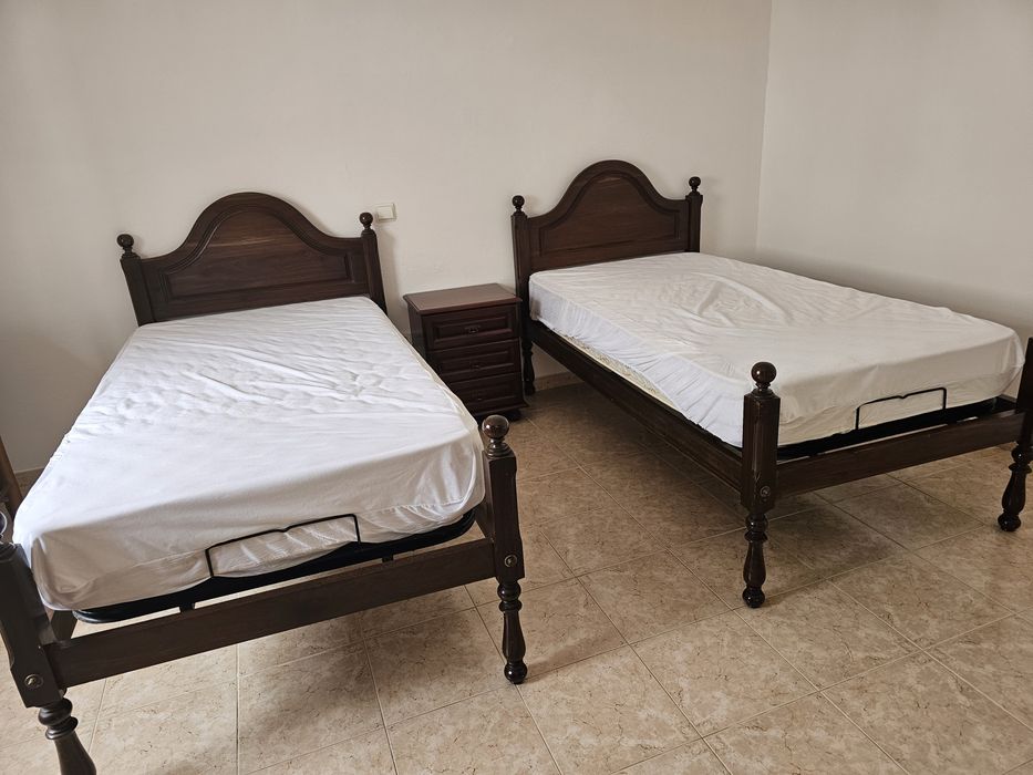 Camas  e sofa em bom estado