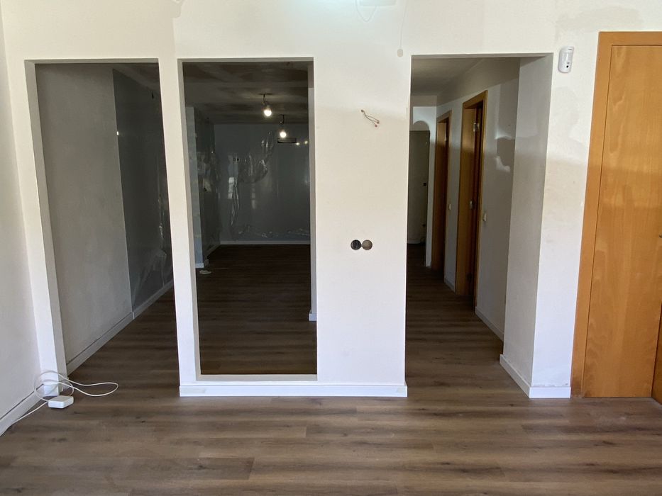 Trabalhos em Pladur, barramento, pintura e flutuante.