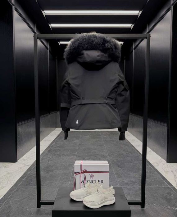 Moncler Grenoble Laplance GORE-TEX — жіноча лижна пухова куртка з хутр