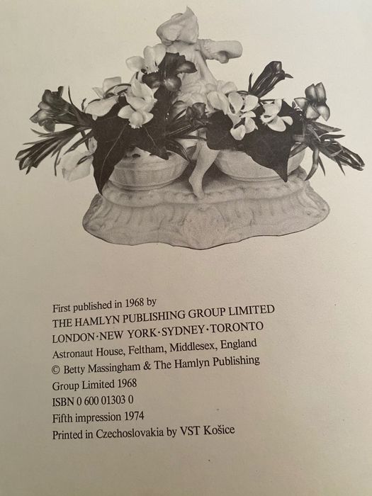 “Flower Arranging in Colour” de Betty Massingham