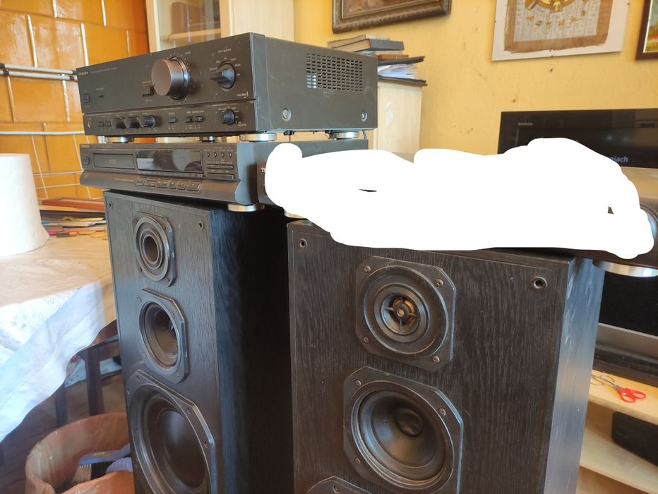 Zestaw audio (kolumny, wzmacniacz i odtwarzacz CD)